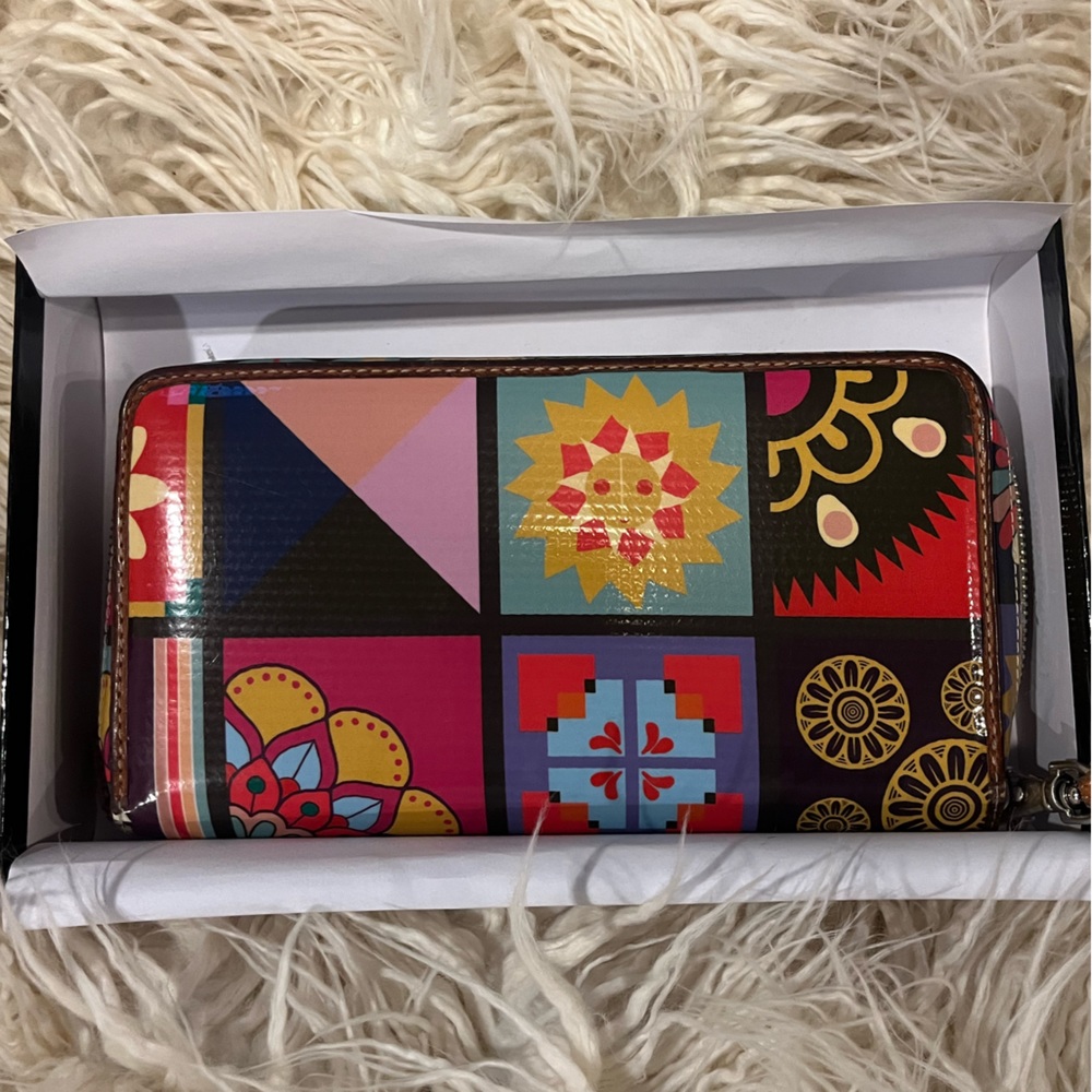 Consuela Wallet